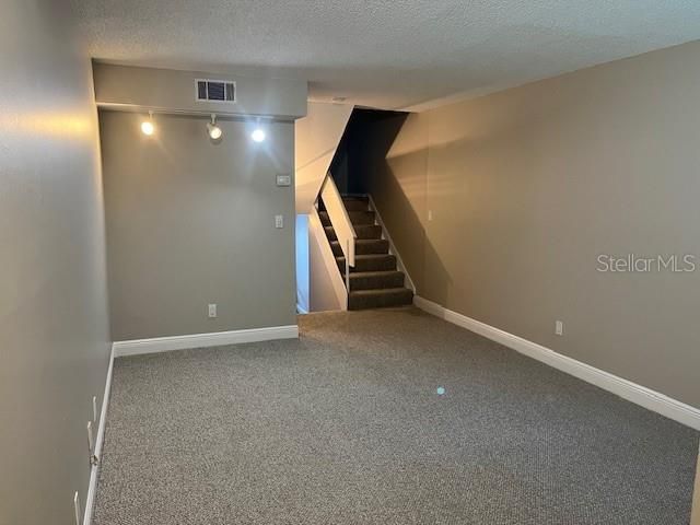 For Rent: $2,199 (2 beds, 1 baths, 1044 Square Feet)