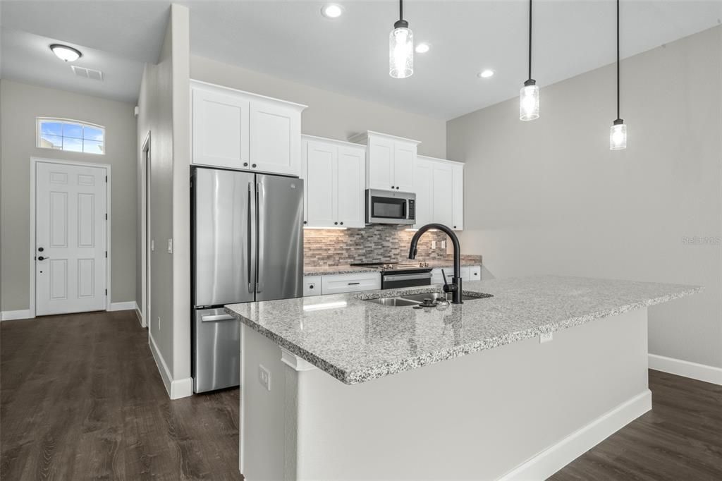 For Sale: $329,900 (2 beds, 2 baths, 1569 Square Feet)