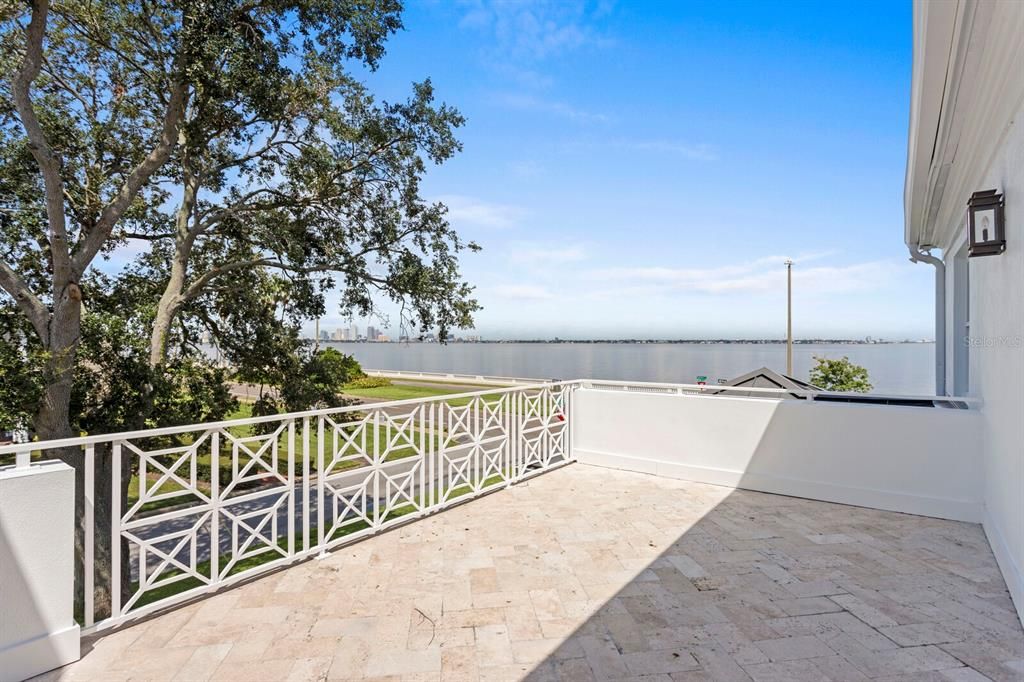 For Sale: $6,690,000 (5 beds, 4 baths, 4973 Square Feet)