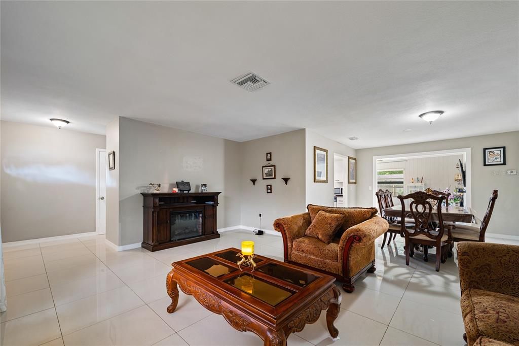 For Sale: $445,000 (3 beds, 2 baths, 1738 Square Feet)