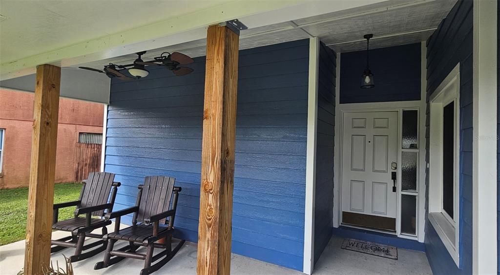 Covered Front Porch with  ceiling fan.