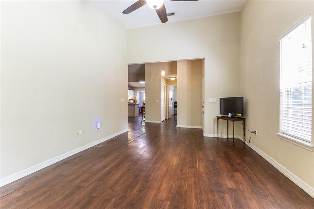 For Sale: $235,000 (2 beds, 2 baths, 1102 Square Feet)