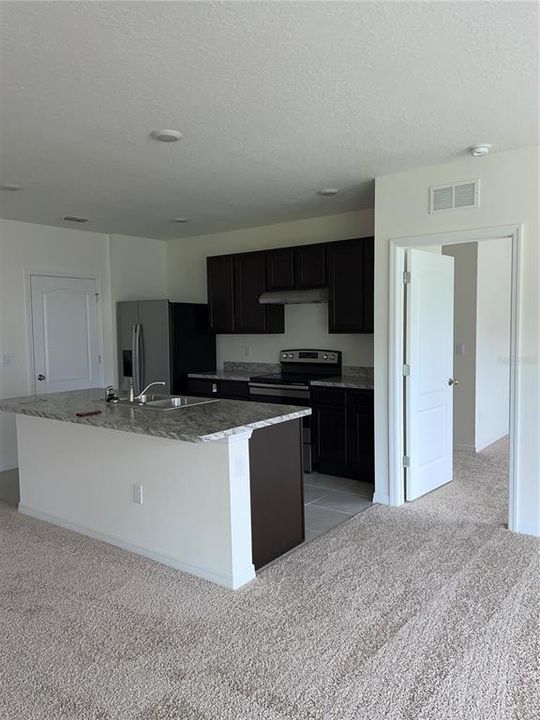 For Rent: $2,350 (3 beds, 2 baths, 1690 Square Feet)