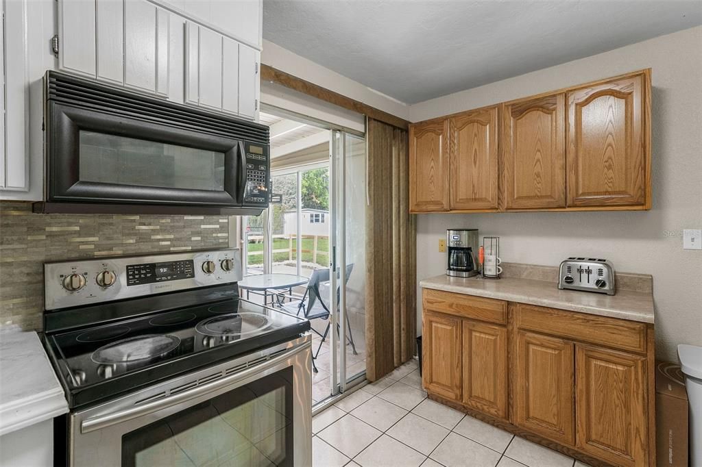 Cozy, Neat and Clean Kitchen