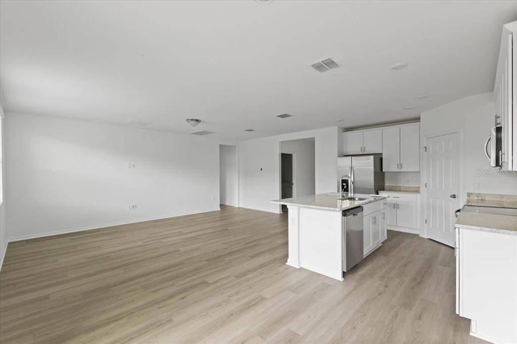 Active With Contract: $311,005 (3 beds, 2 baths, 1491 Square Feet)