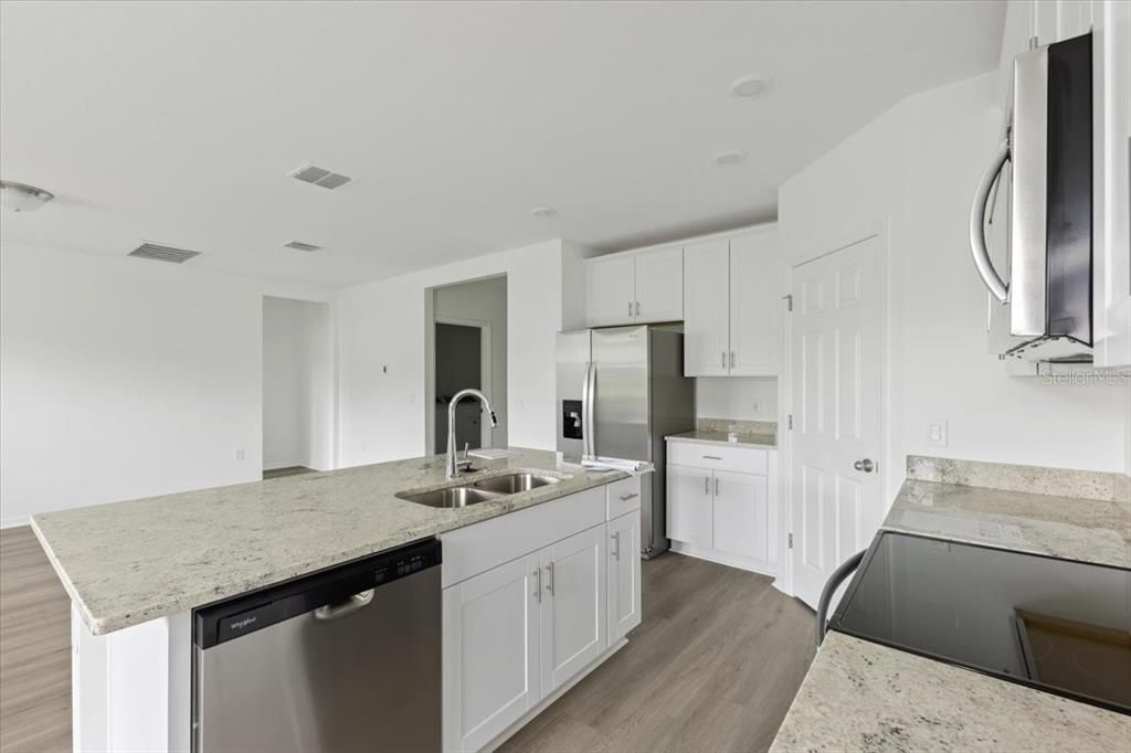 Active With Contract: $311,005 (3 beds, 2 baths, 1491 Square Feet)