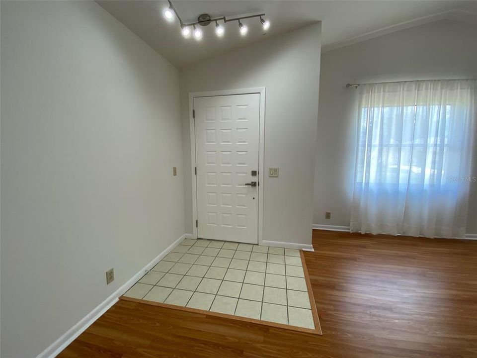 For Rent: $1,850 (2 beds, 2 baths, 1425 Square Feet)