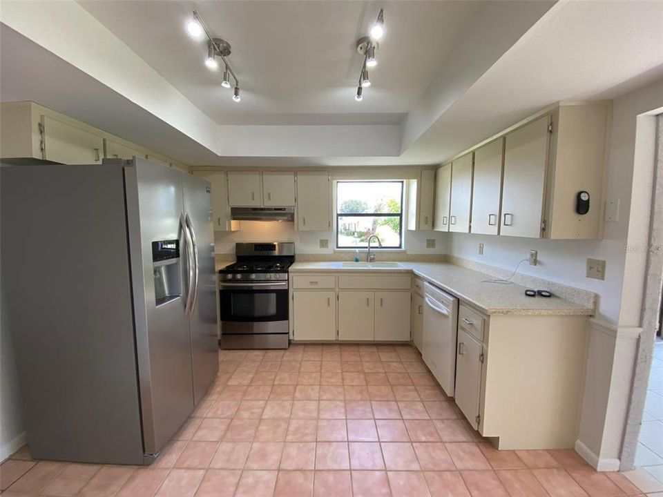 For Rent: $1,850 (2 beds, 2 baths, 1425 Square Feet)