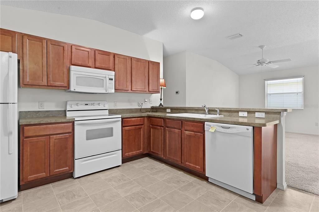 For Sale: $289,000 (2 beds, 2 baths, 1156 Square Feet)