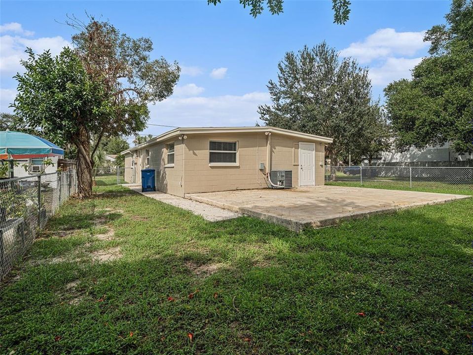 For Sale: $389,900 (3 beds, 2 baths, 1275 Square Feet)