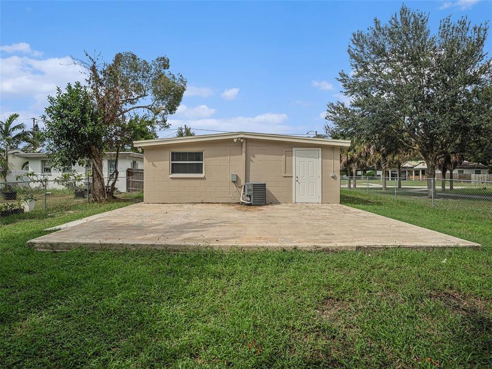 For Sale: $389,900 (3 beds, 2 baths, 1275 Square Feet)