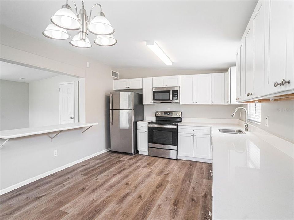 For Sale: $389,900 (3 beds, 2 baths, 1275 Square Feet)