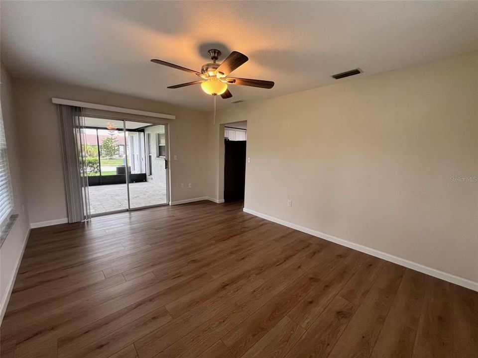 For Rent: $1,800 (2 beds, 1 baths, 998 Square Feet)