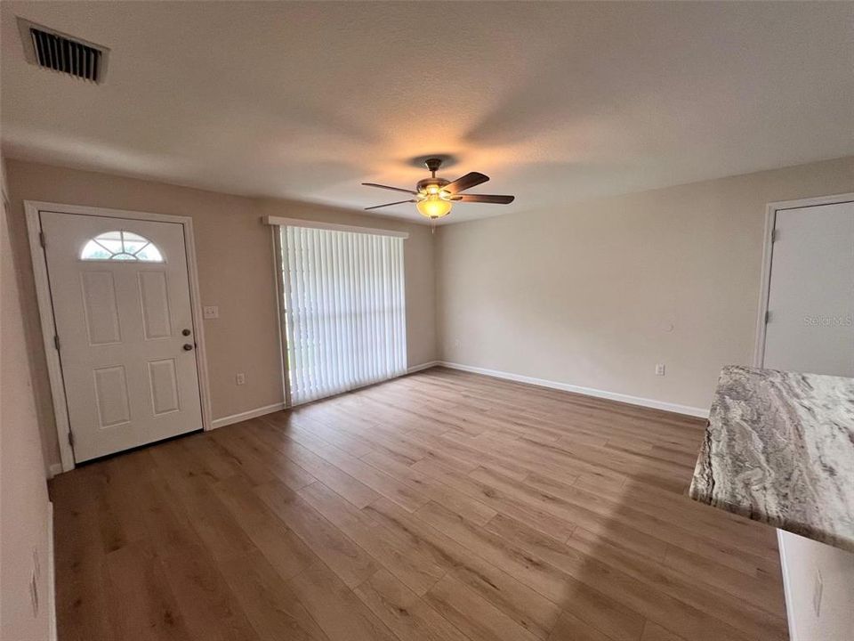 For Rent: $1,800 (2 beds, 1 baths, 998 Square Feet)