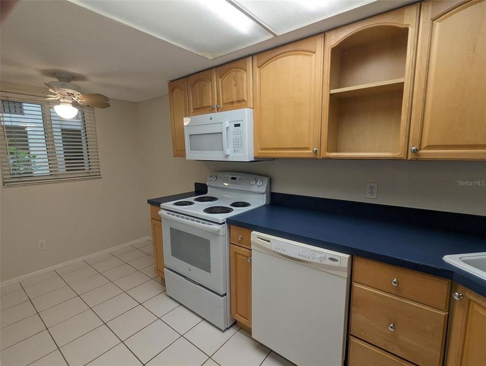 For Rent: $1,775 (2 beds, 1 baths, 991 Square Feet)