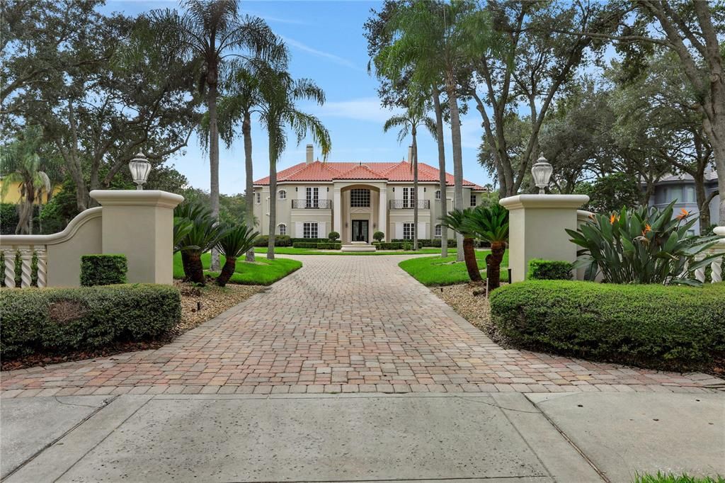 For Sale: $2,999,000 (6 beds, 6 baths, 9492 Square Feet)