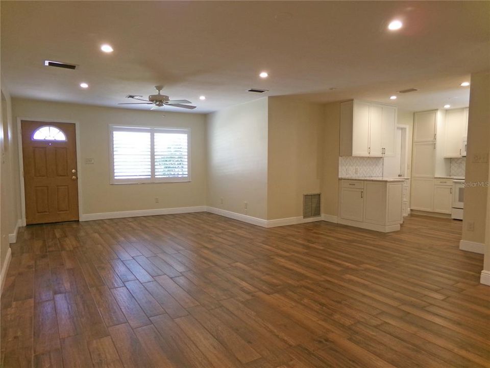 For Sale: $429,900 (3 beds, 1 baths, 1422 Square Feet)