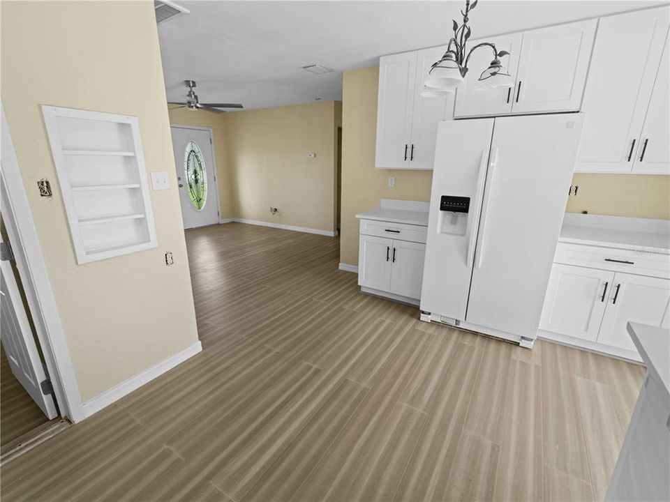 For Sale: $225,000 (3 beds, 1 baths, 906 Square Feet)