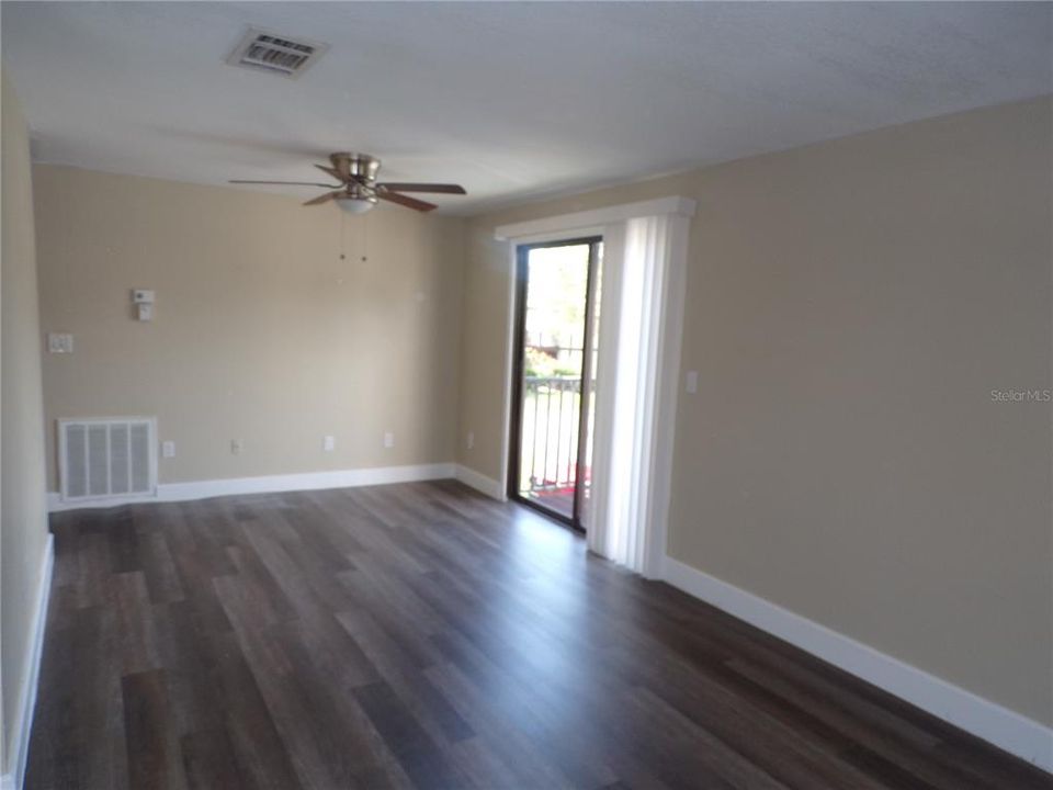 For Rent: $1,300 (2 beds, 2 baths, 960 Square Feet)