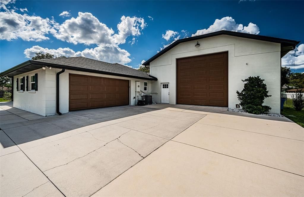 Driveway/Garages