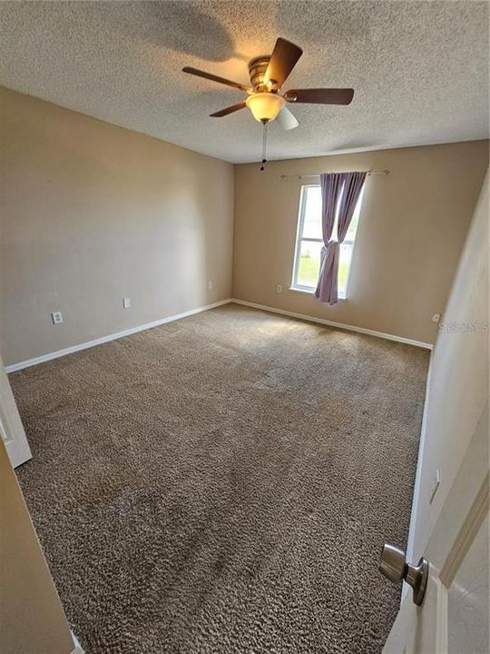 For Rent: $1,875 (4 beds, 2 baths, 2215 Square Feet)