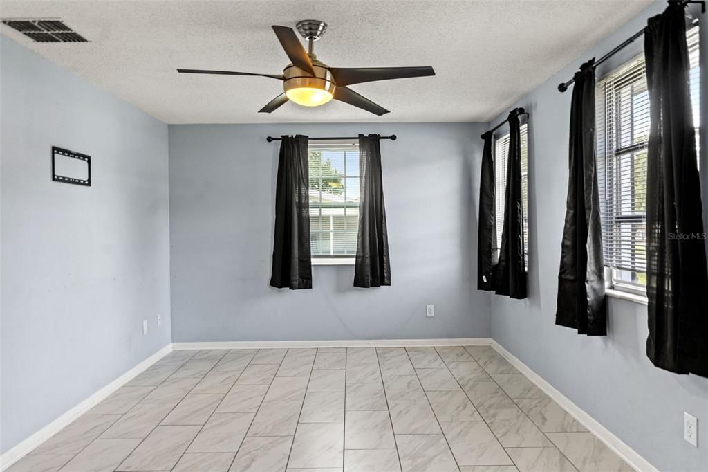 For Sale: $204,990 (2 beds, 1 baths, 660 Square Feet)