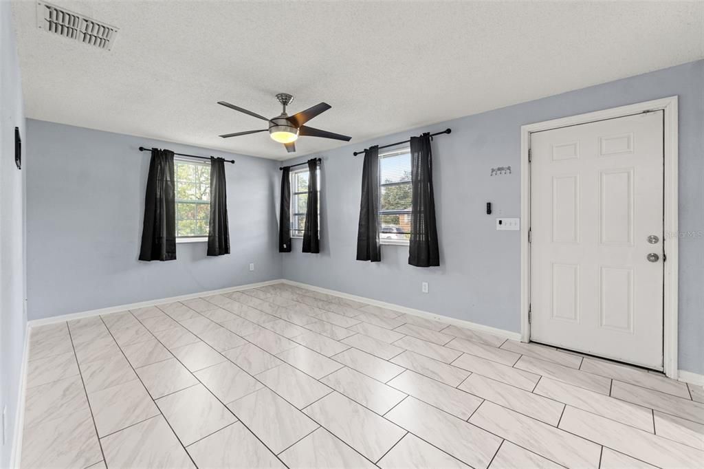 For Sale: $204,990 (2 beds, 1 baths, 660 Square Feet)