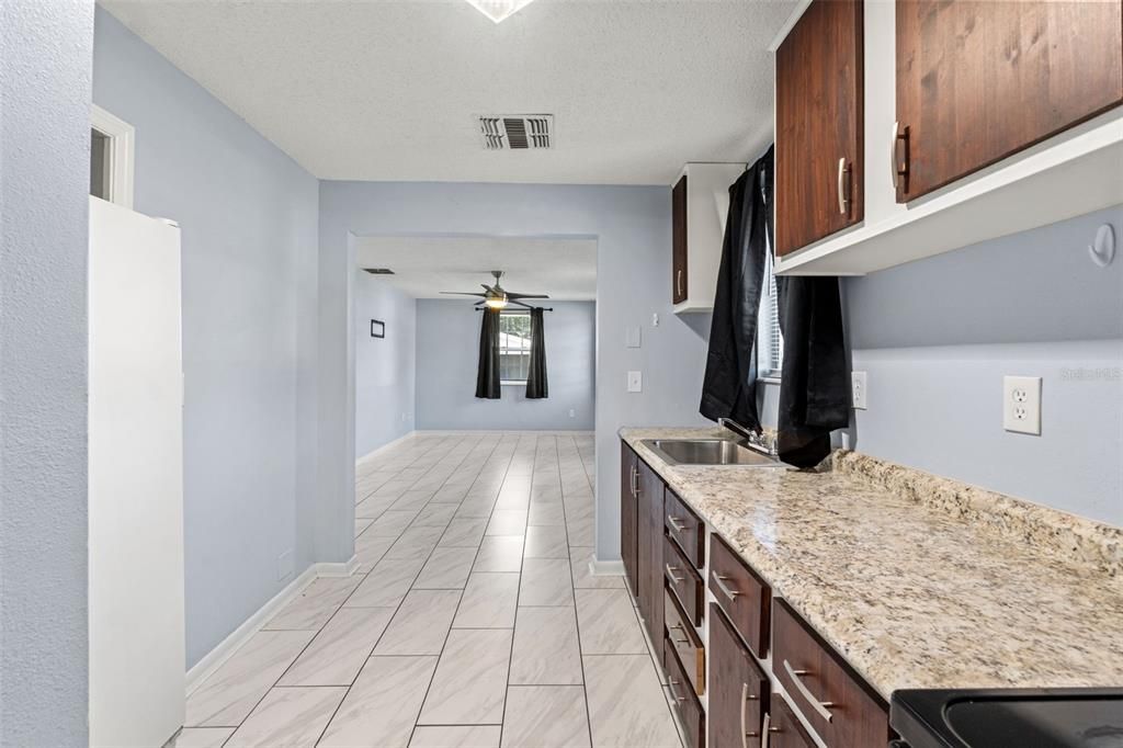 For Sale: $204,990 (2 beds, 1 baths, 660 Square Feet)