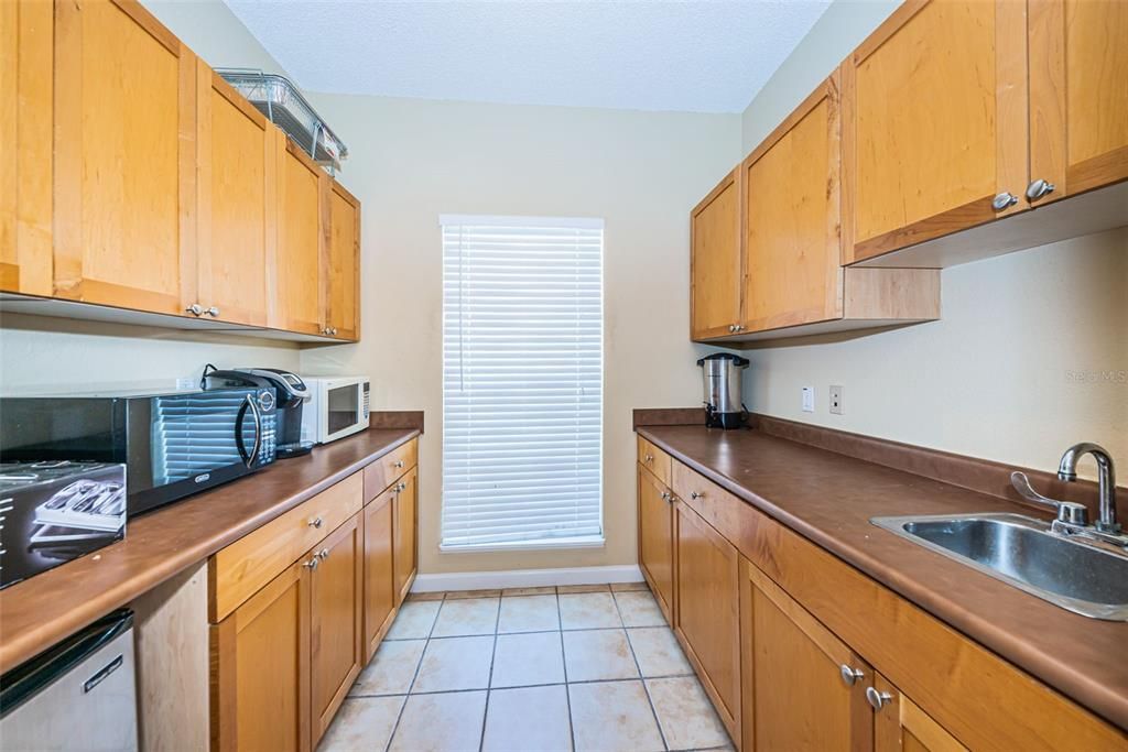 For Rent: $1,995 (2 beds, 2 baths, 946 Square Feet)