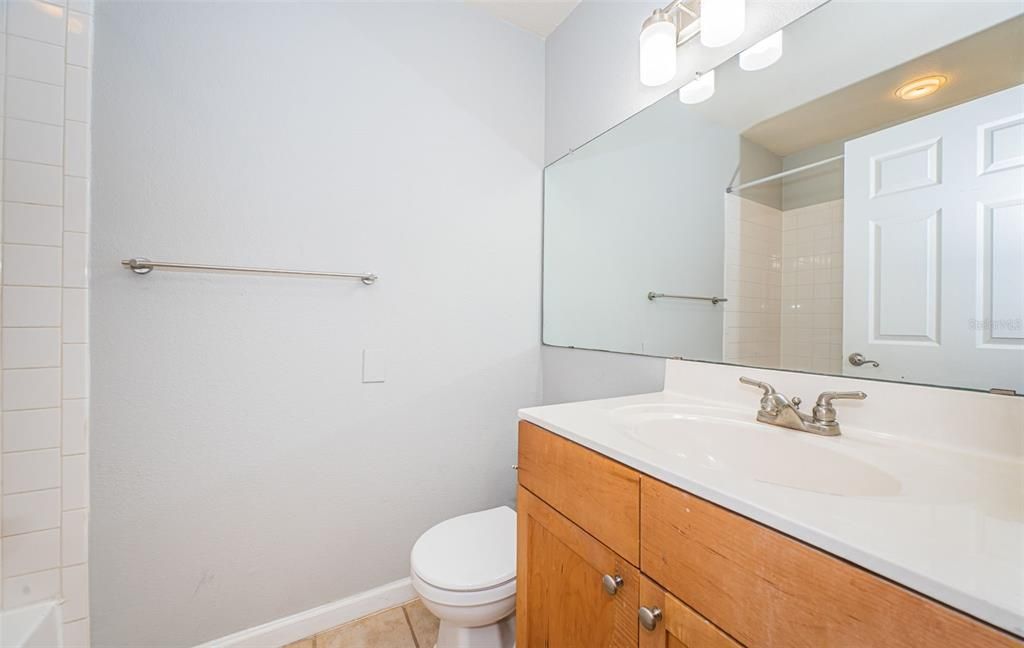 For Rent: $1,995 (2 beds, 2 baths, 946 Square Feet)