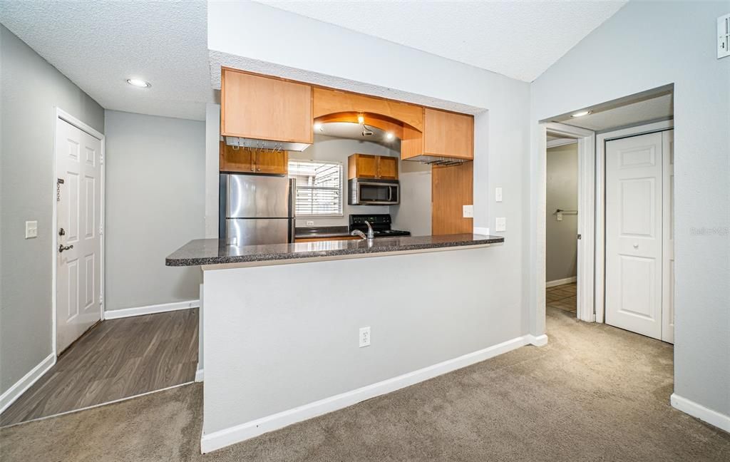 For Rent: $1,995 (2 beds, 2 baths, 946 Square Feet)