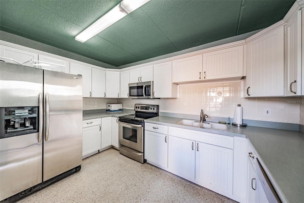 For Sale: $485,000 (2 beds, 1 baths, 950 Square Feet)