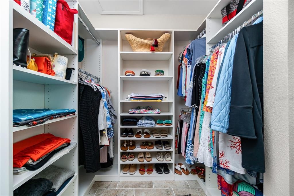 Walk-in closet customized