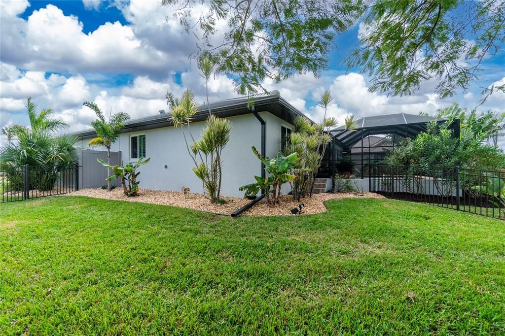 Fenced side yard