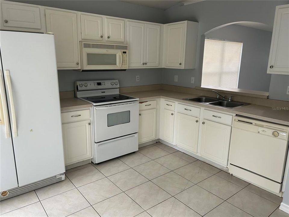 For Rent: $1,799 (3 beds, 2 baths, 1276 Square Feet)