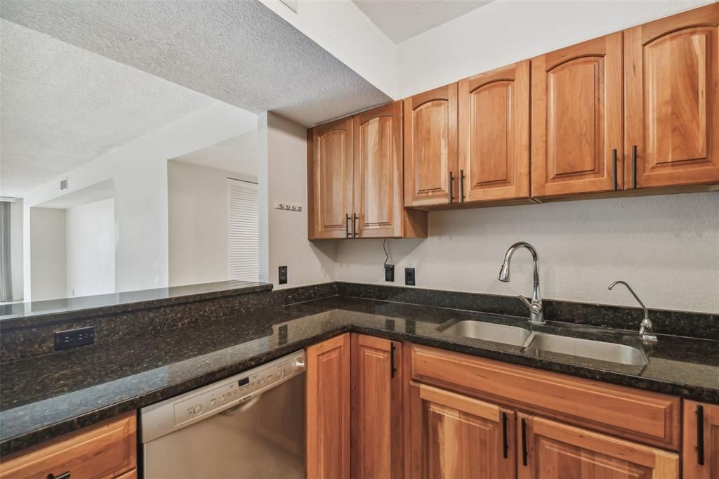 For Rent: $2,700 (2 beds, 2 baths, 1395 Square Feet)