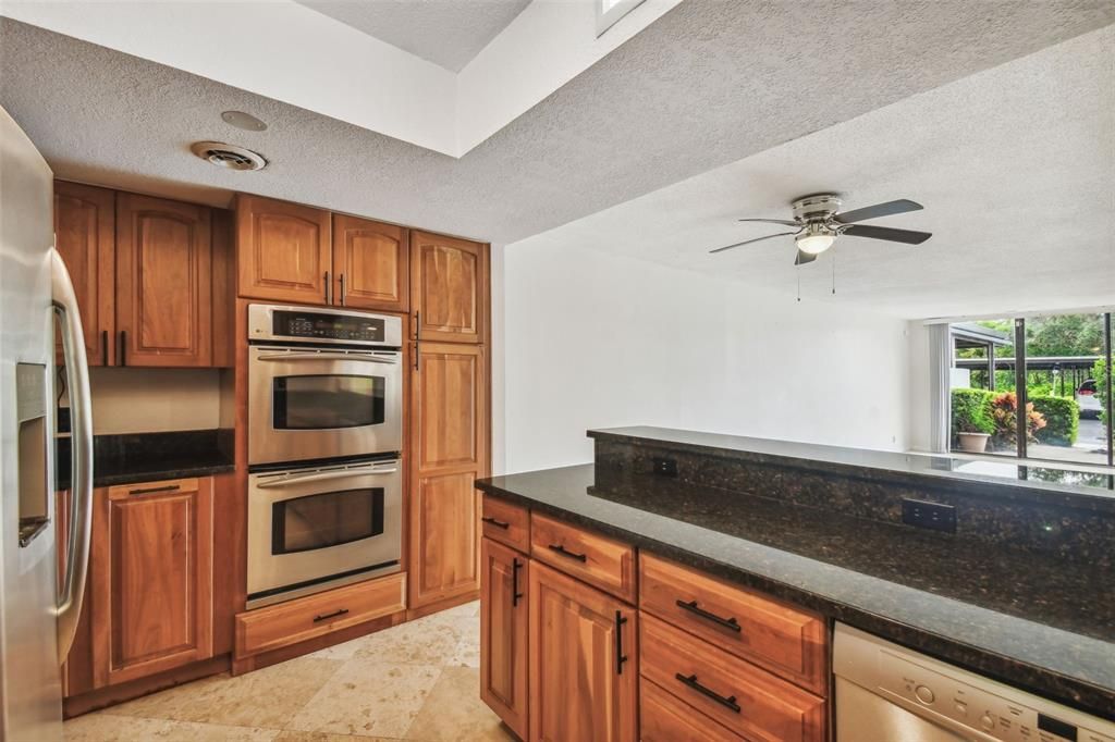 For Rent: $2,700 (2 beds, 2 baths, 1395 Square Feet)