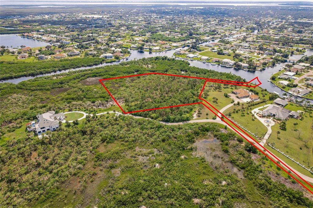 На продажу: $500,000 (5.75 acres)