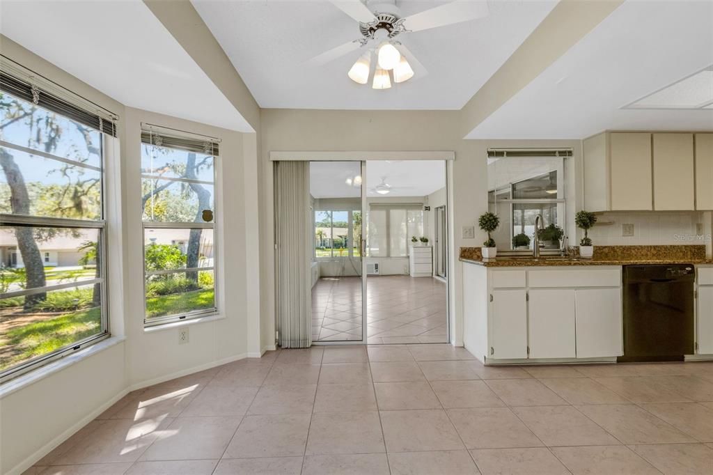 Nice sized breakfast nook located in the kitchen for convenience~