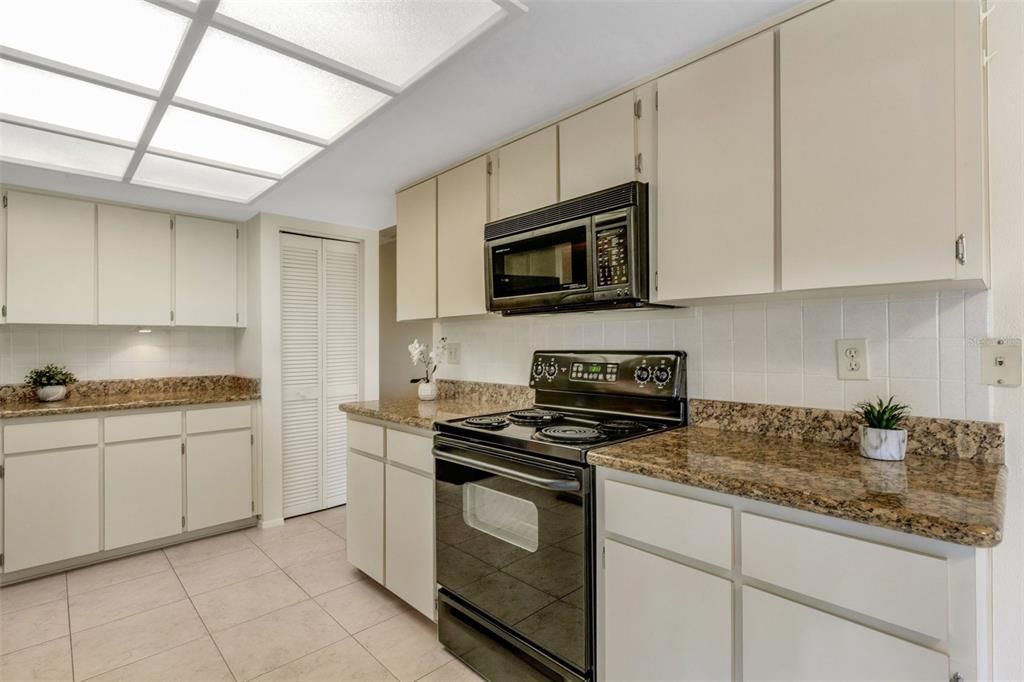 Kitchen is conveniently located with access to the family room & dining room with plenty of prep space & pantry closet~