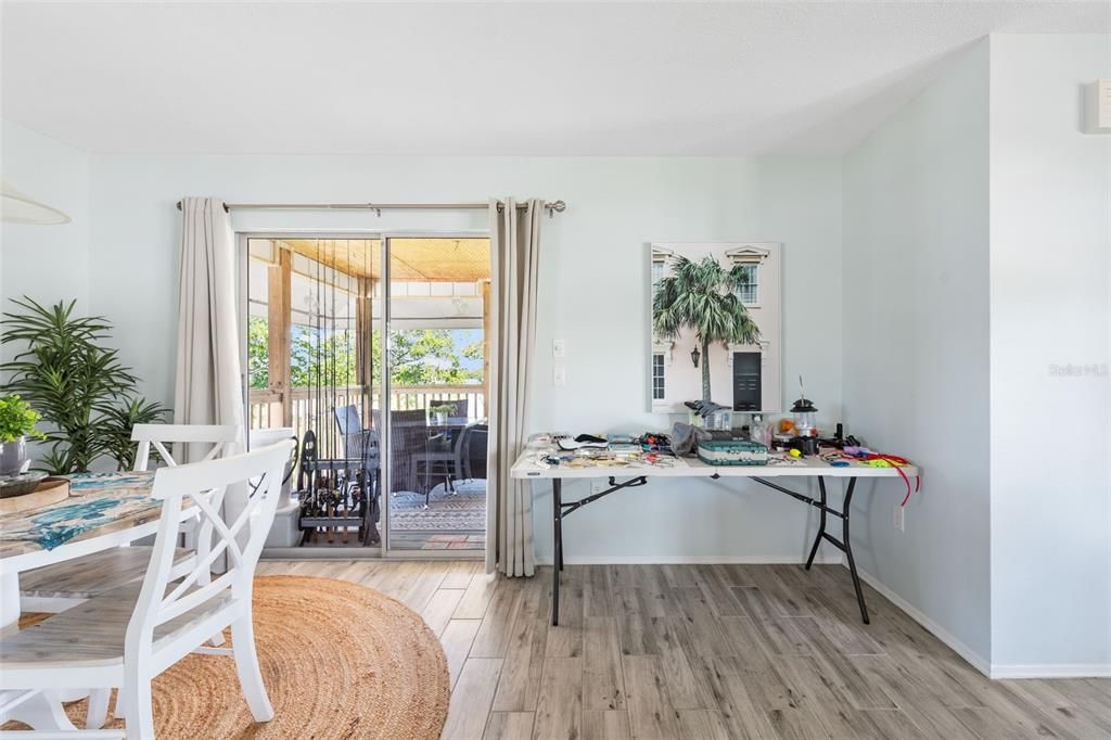 For Sale: $595,000 (2 beds, 1 baths, 880 Square Feet)