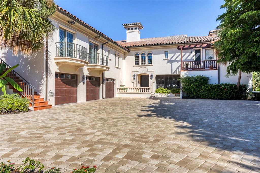 Active With Contract: $5,950,000 (4 beds, 4 baths, 6827 Square Feet)