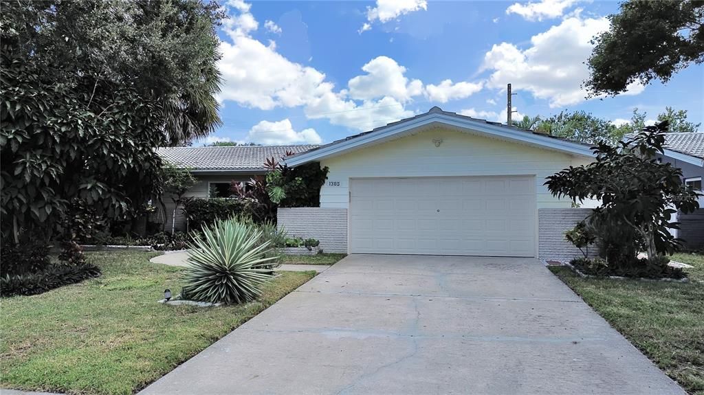 For Sale: $625,000 (3 beds, 2 baths, 1716 Square Feet)