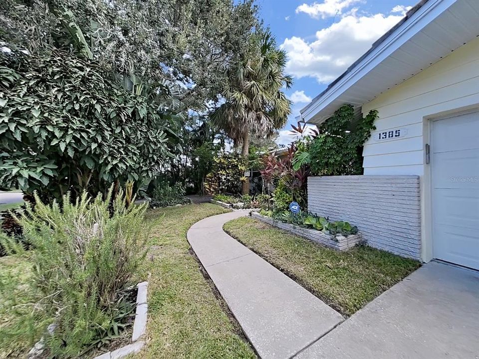 For Sale: $625,000 (3 beds, 2 baths, 1716 Square Feet)