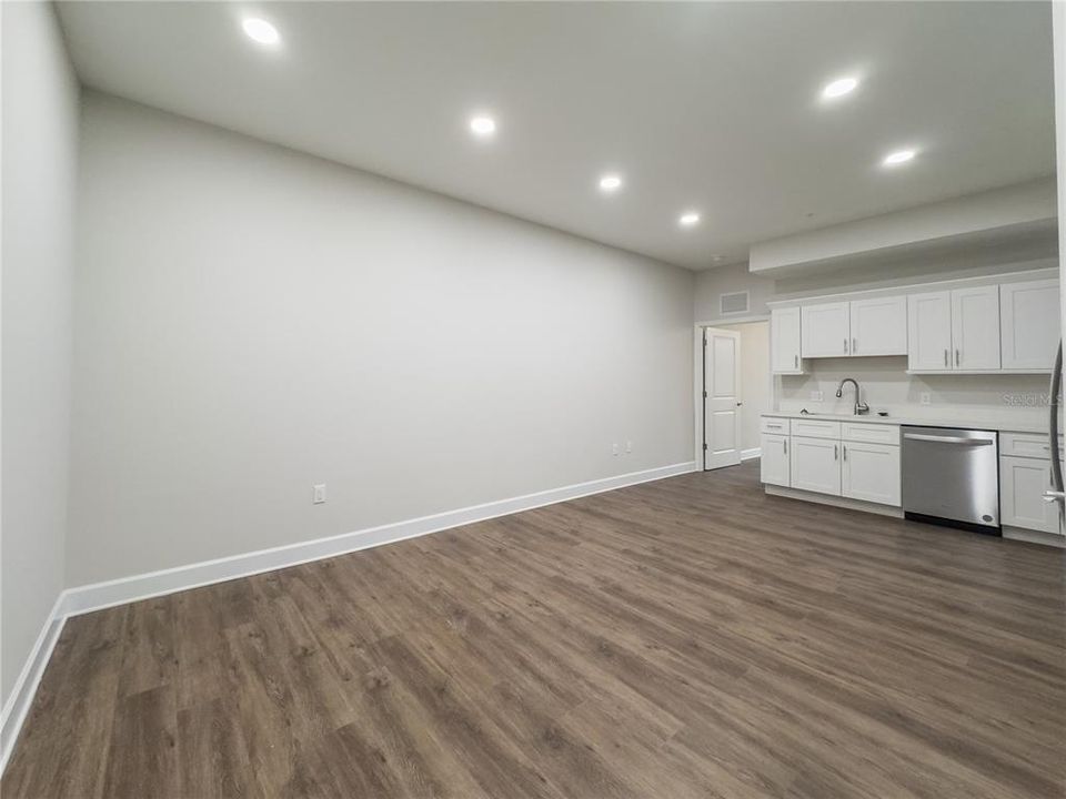 For Rent: $1,700 (1 beds, 1 baths, 613 Square Feet)