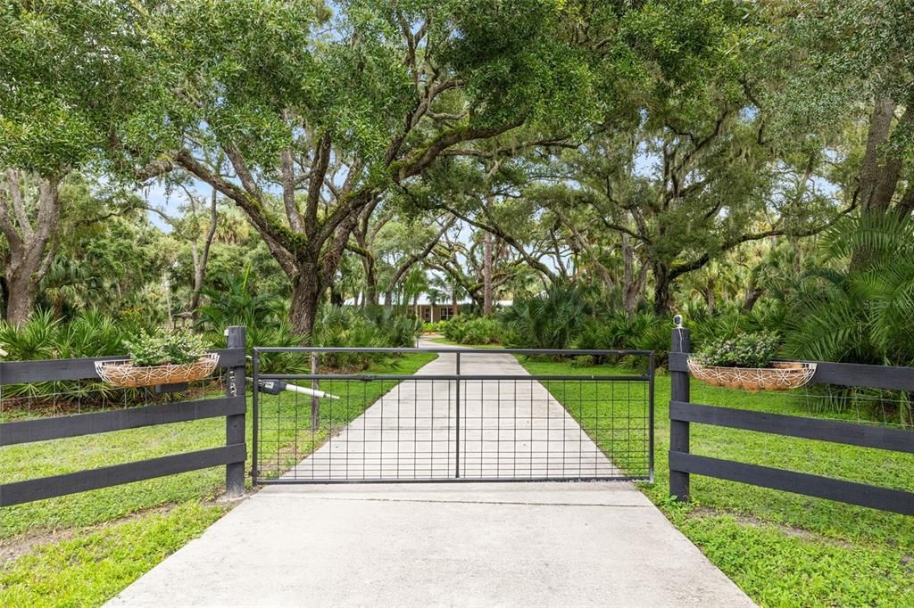 For Sale: $2,395,000 (3 beds, 3 baths, 3041 Square Feet)