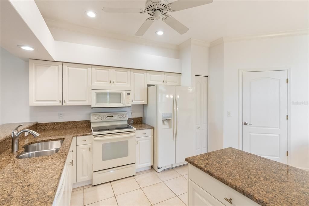 For Sale: $420,000 (2 beds, 2 baths, 1585 Square Feet)