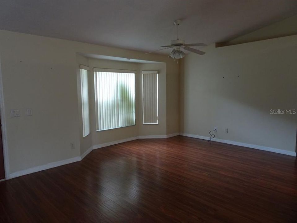 For Rent: $1,800 (3 beds, 2 baths, 1456 Square Feet)