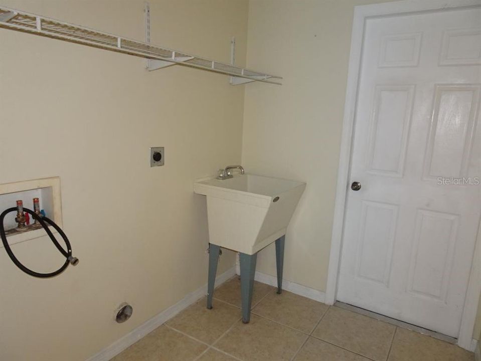 For Rent: $1,800 (3 beds, 2 baths, 1456 Square Feet)