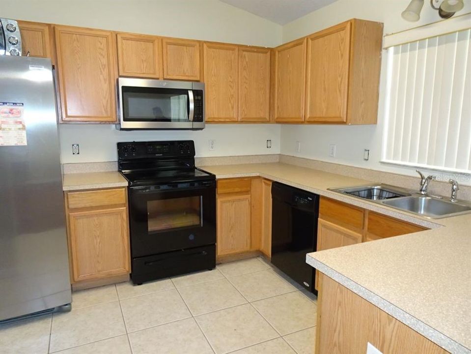 For Rent: $1,800 (3 beds, 2 baths, 1456 Square Feet)